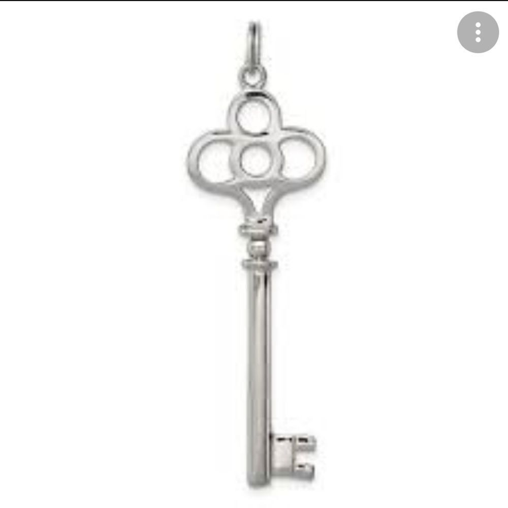 Silver Tone Skeleton Key Keychain - Picture 1 of 4